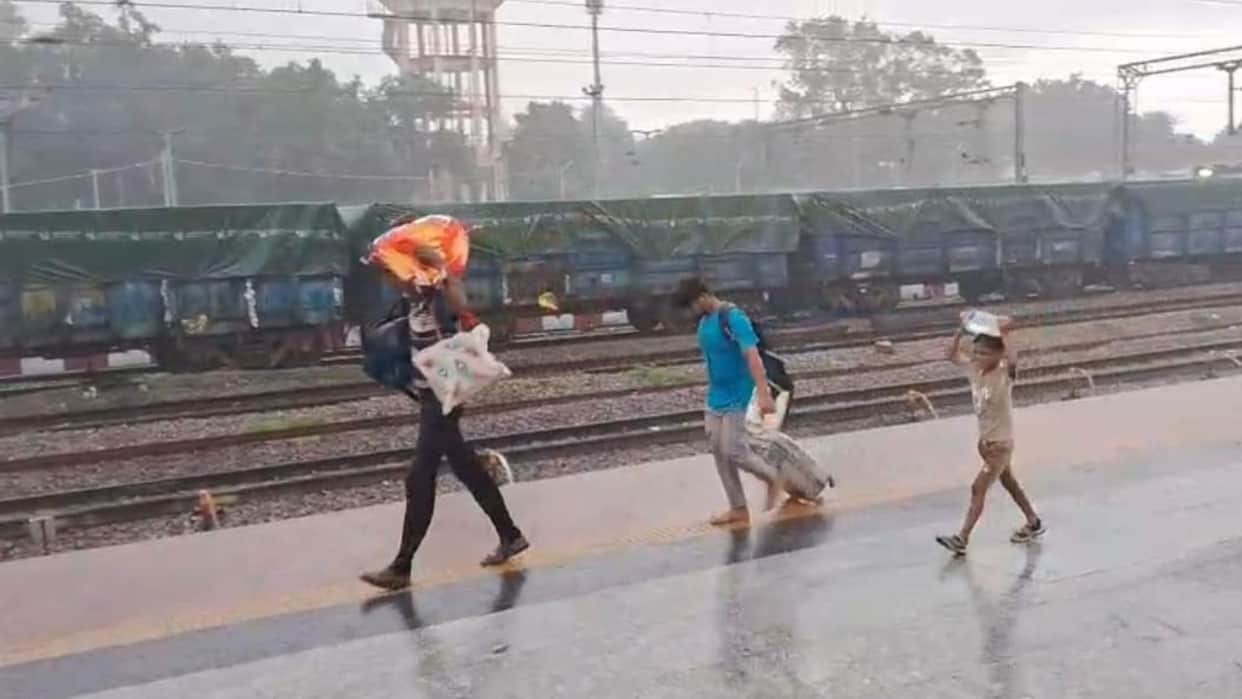 Varanasi Cantt Station turn into waterfall amidst rain water drips from platform roof 40 passengers miss train