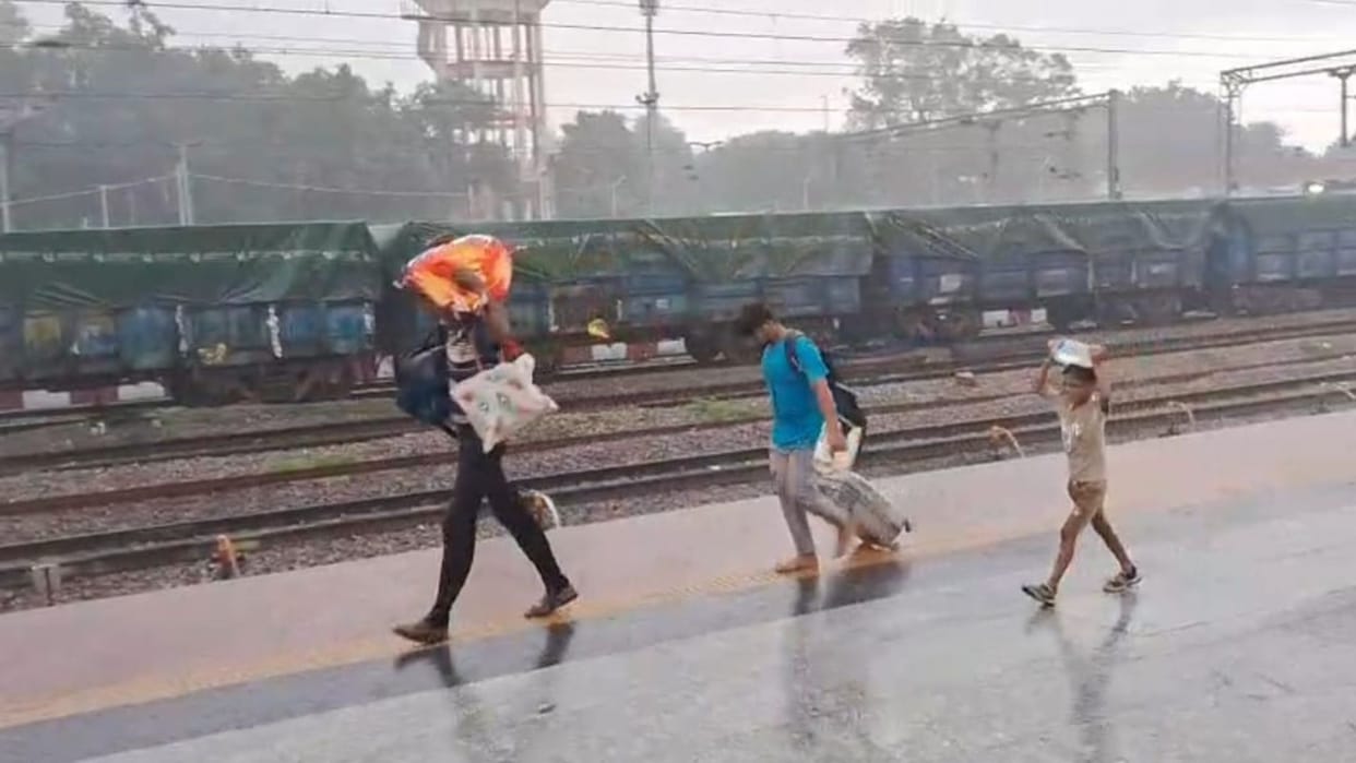 Varanasi Cantt Station turn into waterfall amidst rain water drips from platform roof 40 passengers miss train