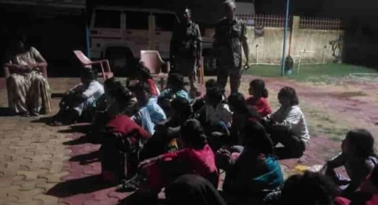 jharkhand palamu police rescue 27 minor children being taken to sasaram bihar for paddy sowing
