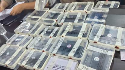 1000 youths defrauded crores 19 arrested transactions worth 4 crore in mastermind account in varanasi