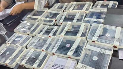 1000 youths defrauded crores 19 arrested transactions worth 4 crore in mastermind account in varanasi