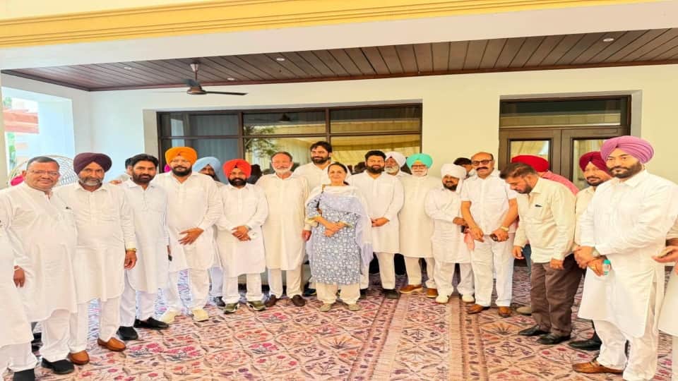 बघेल की बैठक में चन्नी के समर्थन में जुटे कुछ कांग्रेसी नेता