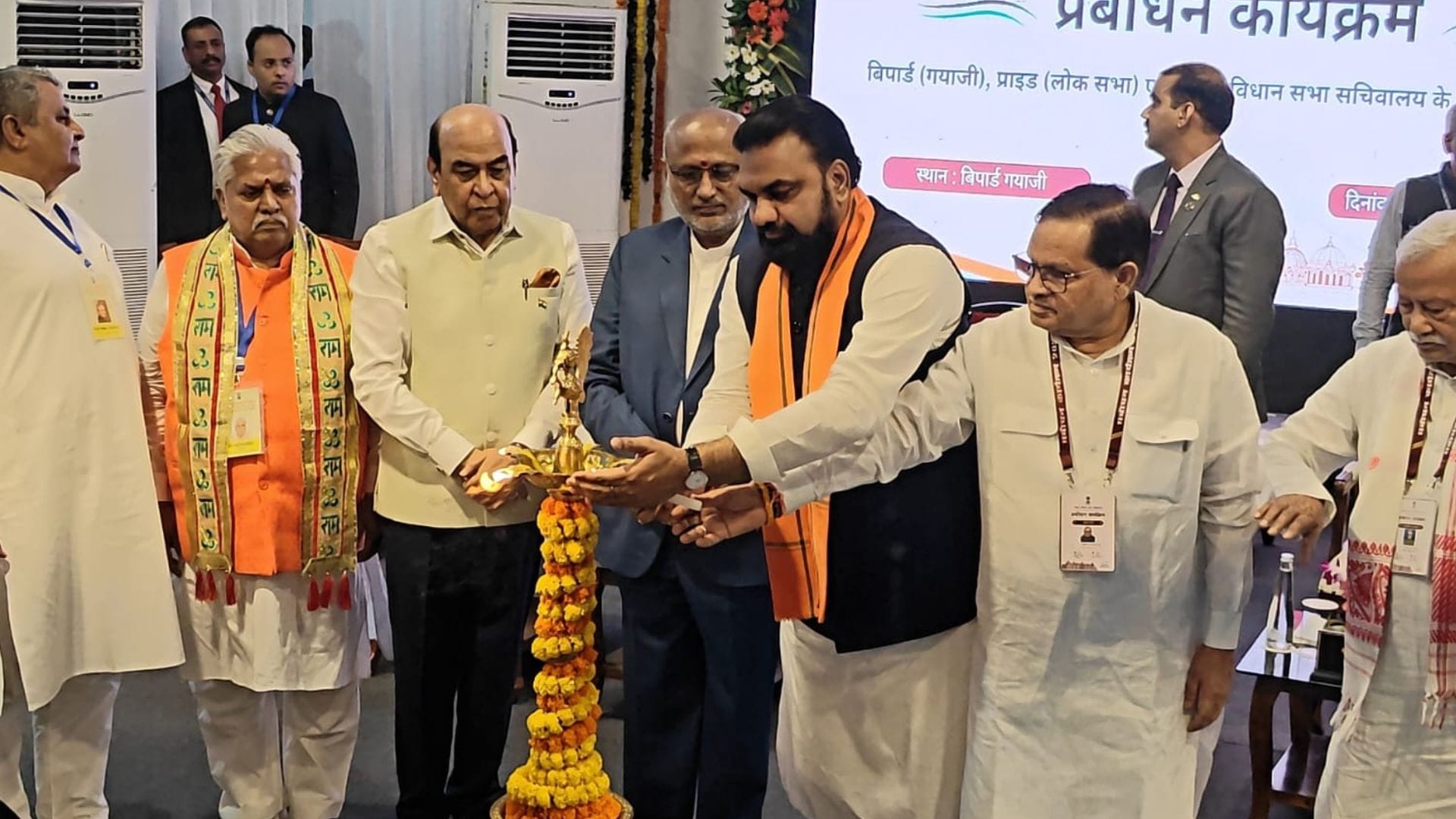 कार्यक्रम का उद्घाटन करते हुए उपराष्ट्रपति, राज्यपाल, मुख्यमंत्री और बिहार विधानसभा अध्यक्ष