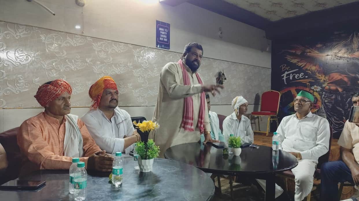 Meerut: Sweet Weighing Dispute Escalates in Meerut, Community Announces Protest