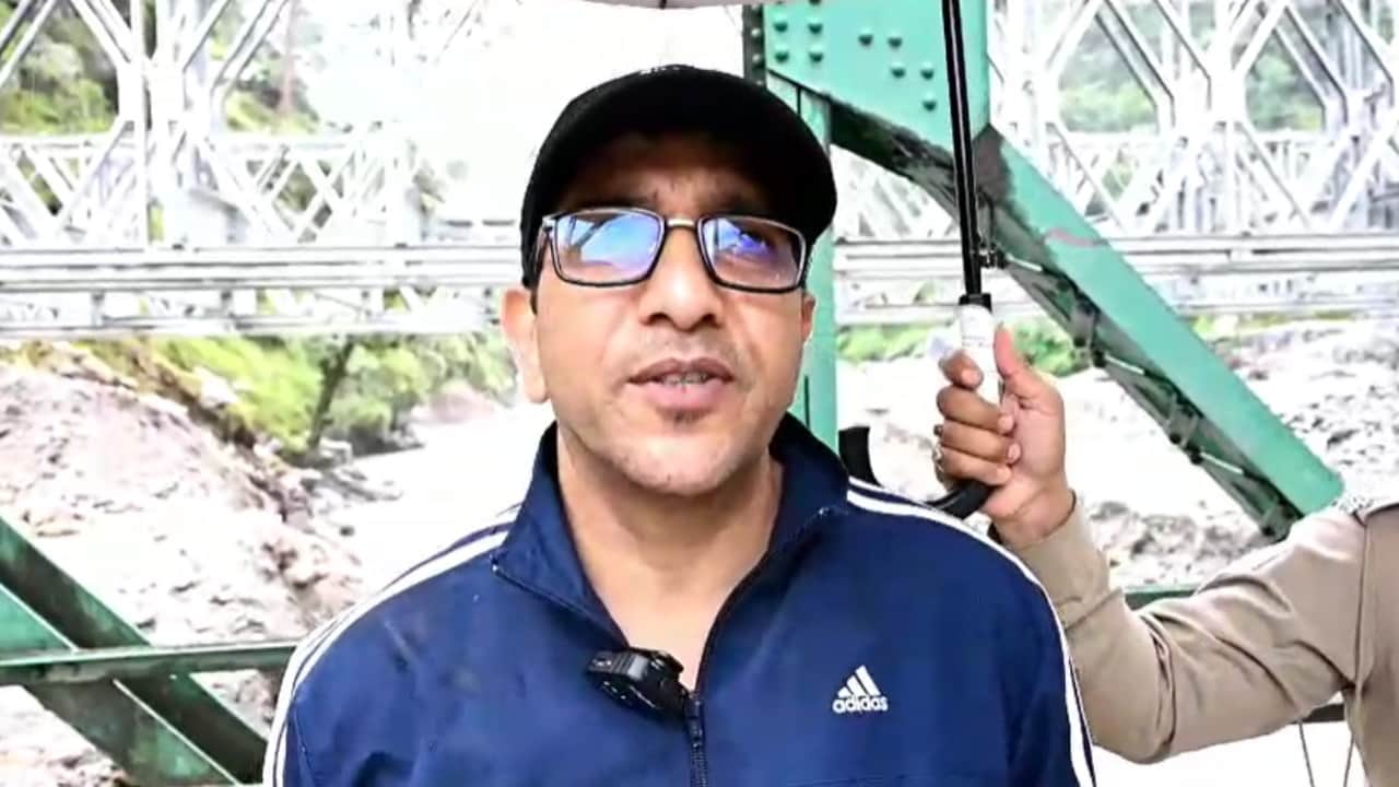 जिलाधिकारी प्रशांत आर्य