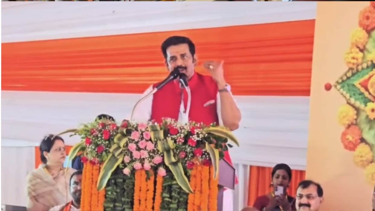 In Kushinagar, Gorakhpur MP Ravi Kishan said—if you engage in molestation, you will face the police