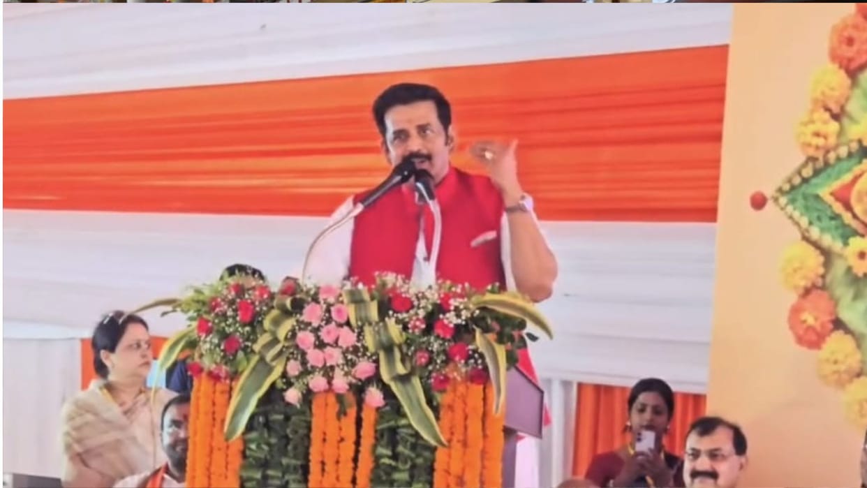 In Kushinagar, Gorakhpur MP Ravi Kishan said—if you engage in molestation, you will face the police