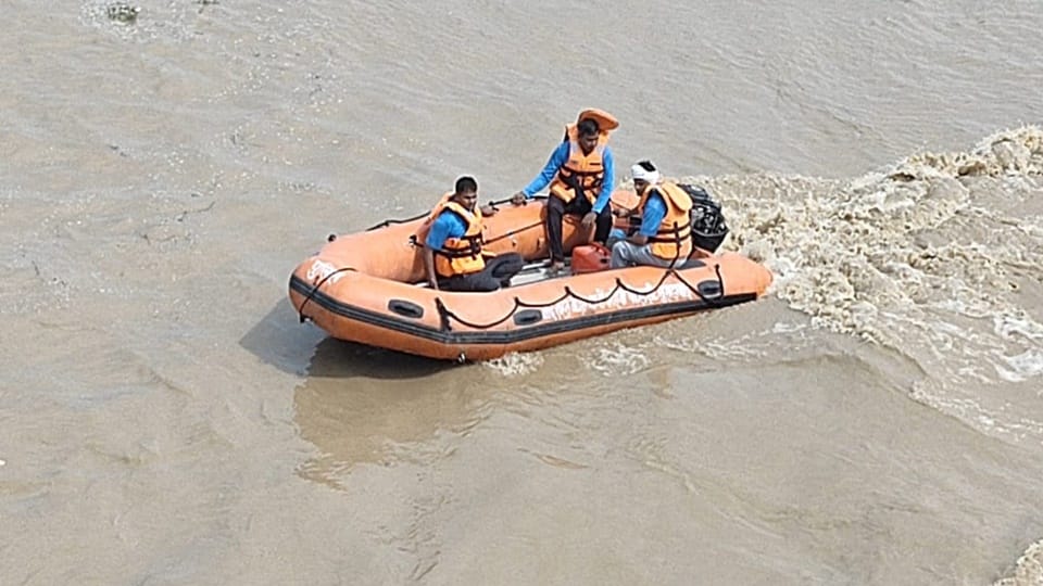 Moradabad: Youth jumps into Ramganga River with young woman after sending message his uncle
