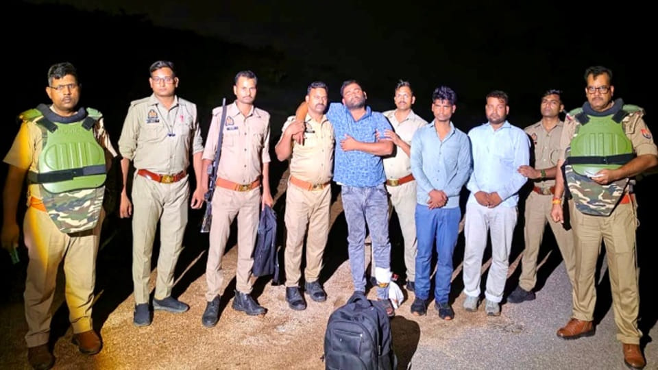 Mahoba: Three inter-district thieves arrested in encounter; one shot in the leg