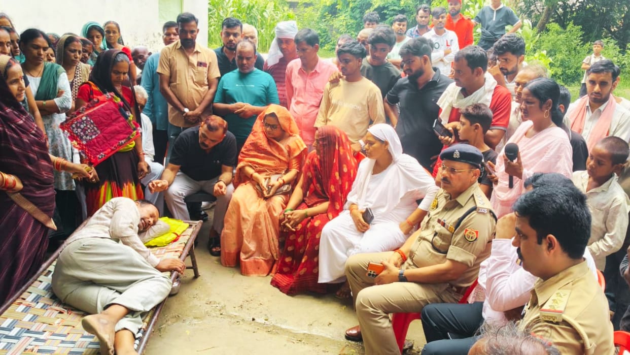 Family members refuse cremate bodies grandfather and grandson demanding action government job police deployed