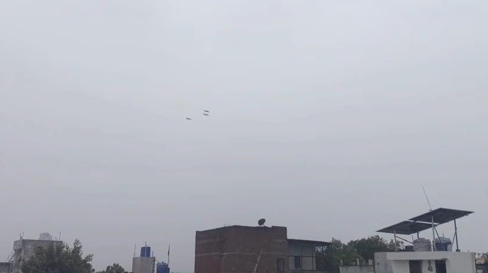 Three fighter jets roar over Kashi People thrilled by Air Force rehearsal preparations for air show underway
