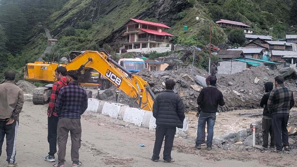 हालात काबू...
