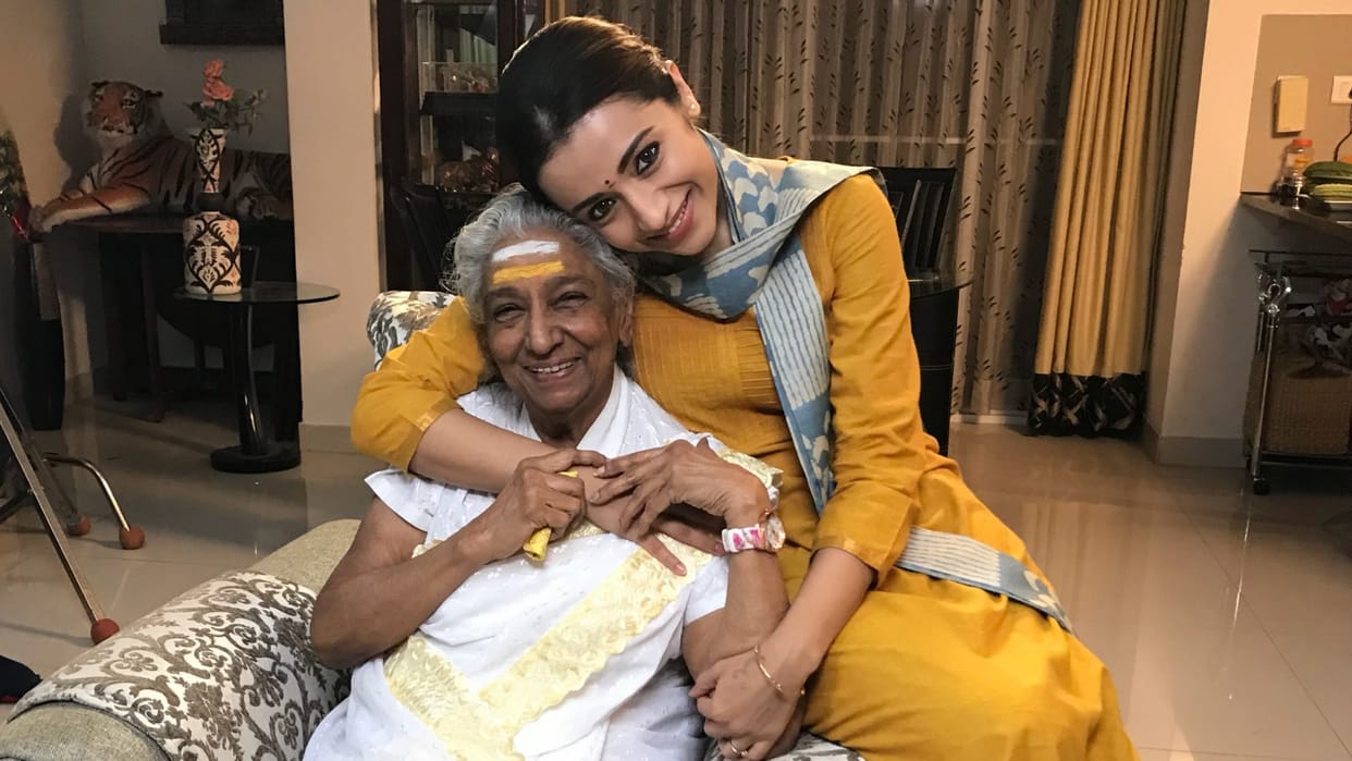 Trisha Krishnan shares photos with s Janki gives tribute to her by nice post