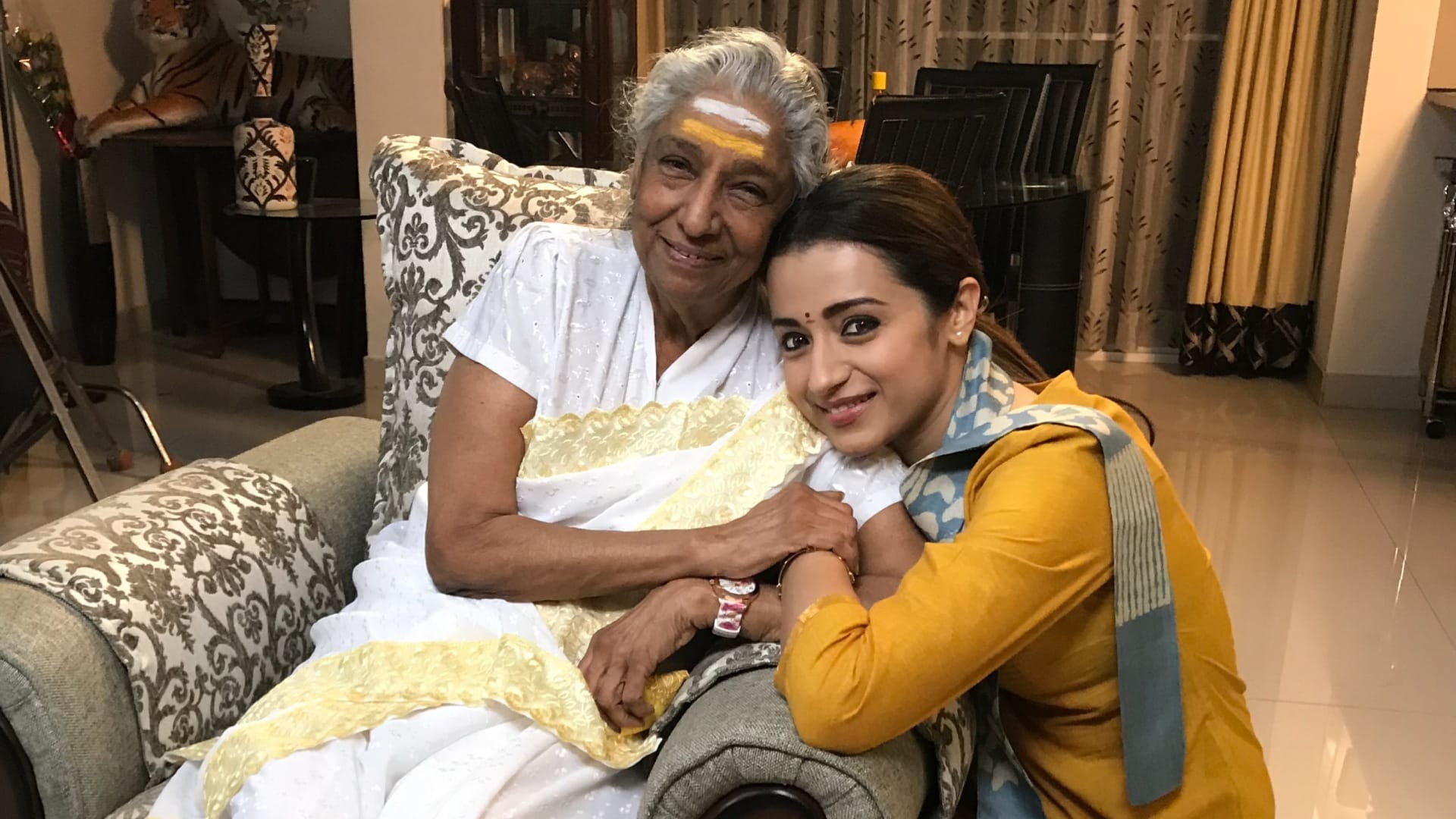 Trisha Krishnan shares photos with s Janki gives tribute to her by nice post