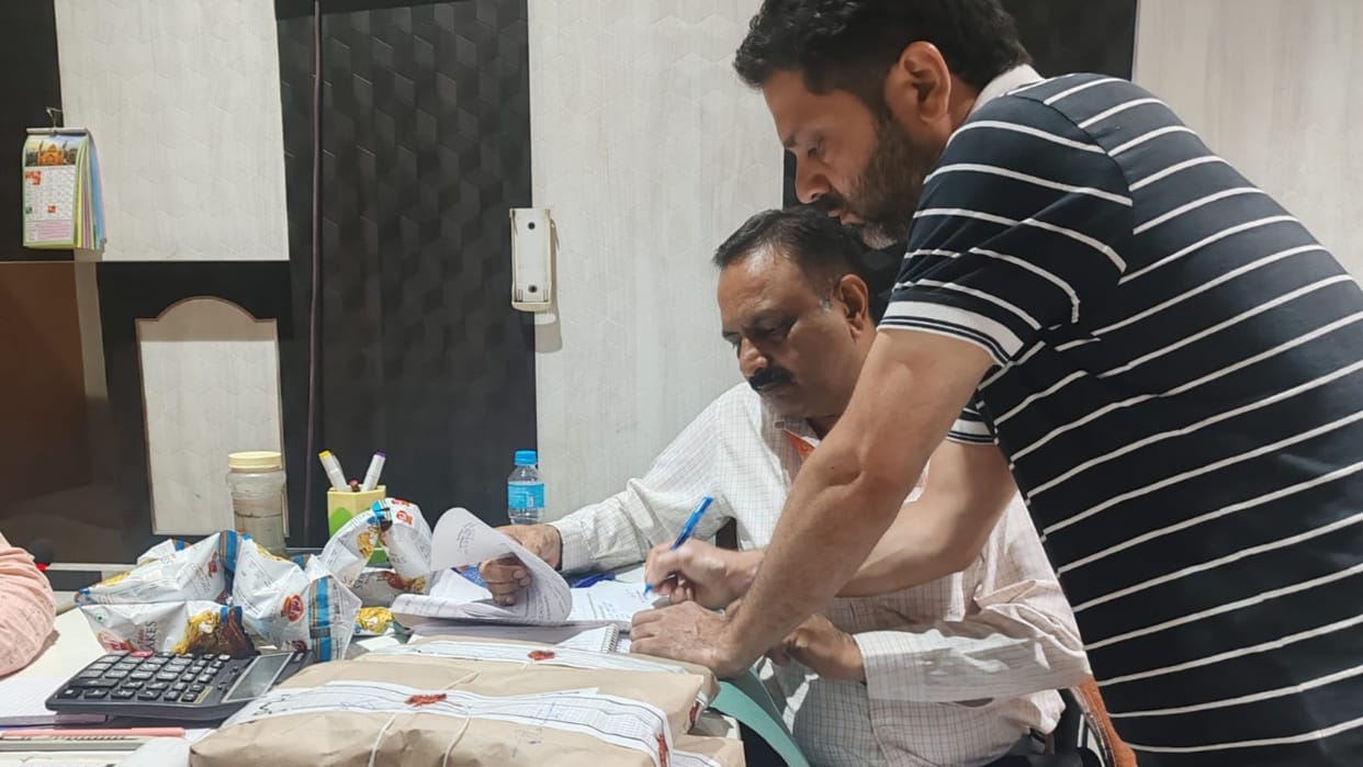 FSDA raids salty snack factory expired palmolein oil seized in Bareilly