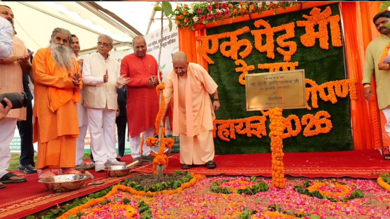 CM Yogi planted a sacred Triveni sapling on Gorakhpur Link Expressway and a Maulshree sapling in Mohaddipur