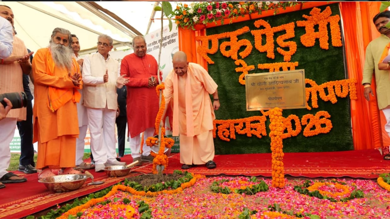 CM Yogi planted a sacred Triveni sapling on Gorakhpur Link Expressway and a Maulshree sapling in Mohaddipur