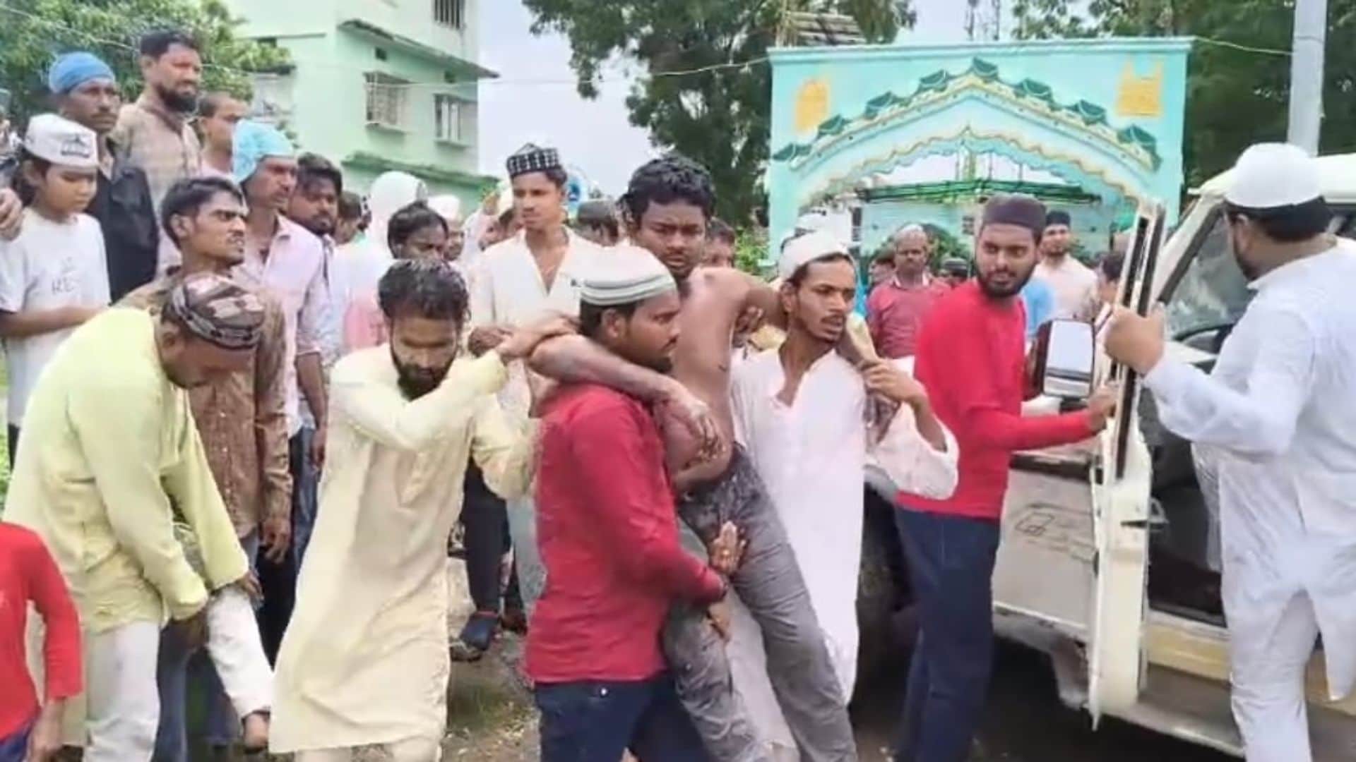जनाजे का ऊपरी हिस्सा हाई टेंशन