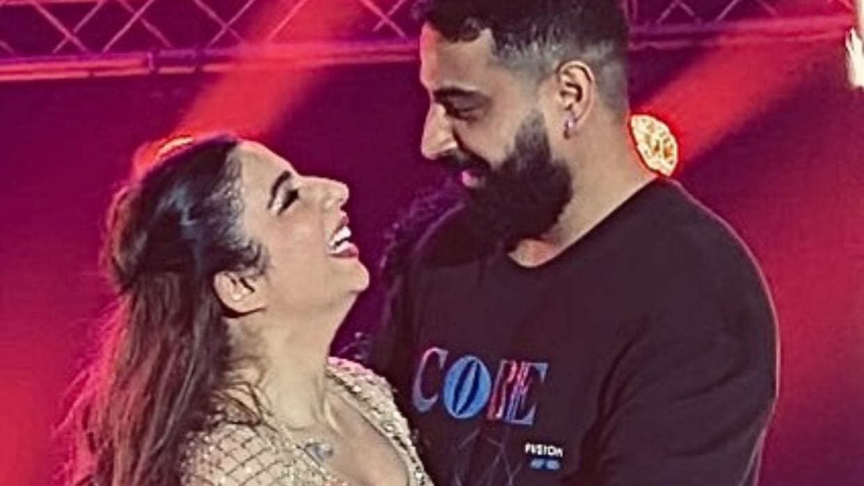 Who Is Shekhar Chaudhary Meet Jasmine Sandlas Fiance Whom Singer Introduced From Stage And Showed The Ring