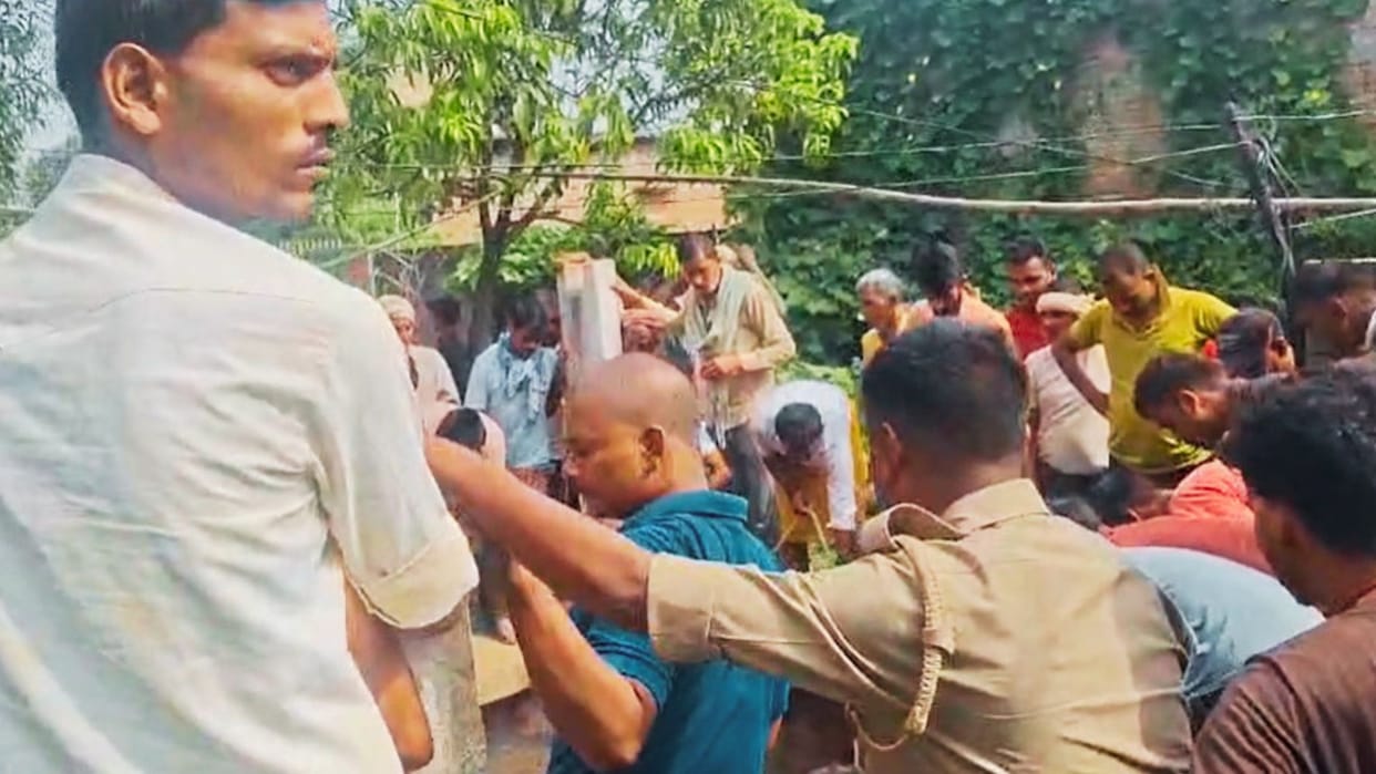 Chandauli Parmanand went to sleep after dinner body found in well near his home next morning