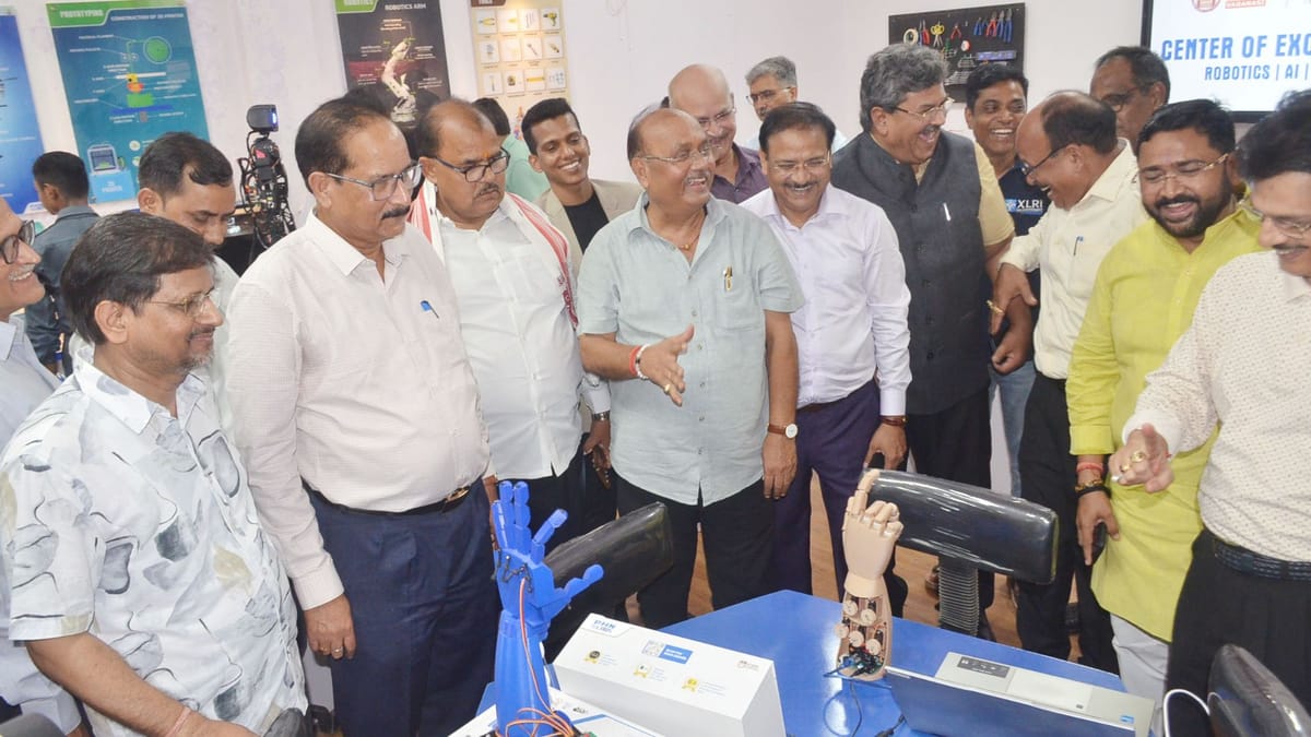 UP: वाराणसी में प्रदेश का पहला एआई रोबोटिक्स लैब, विद्यार्थी जानेंगे कोडिंग और सेंसर तकनीक; जानें खासियत