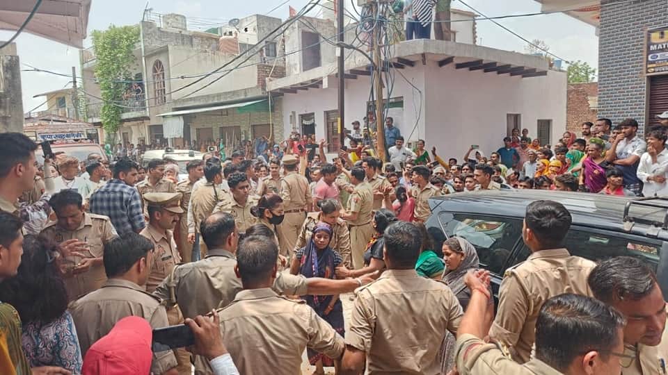 Mechanic dies in Agra family creates ruckus protests for six hours