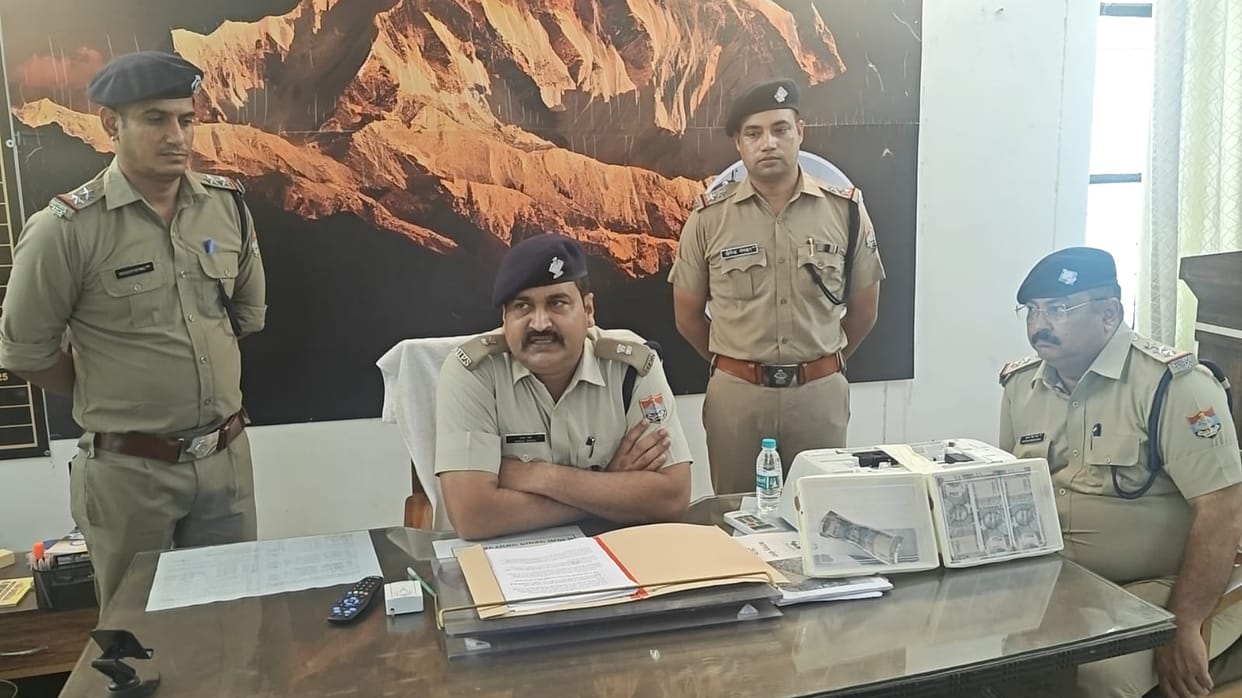 Haridwar Police arrested Two members of counterfeit currency gang from Punjab fake notes seized