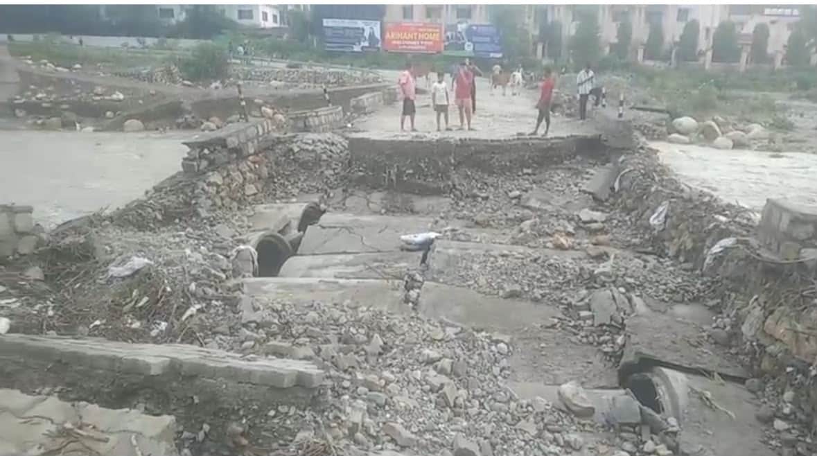Dehradun Rain causes trouble temporary bridge at Nanda ki Chowki washed away traffic diverted