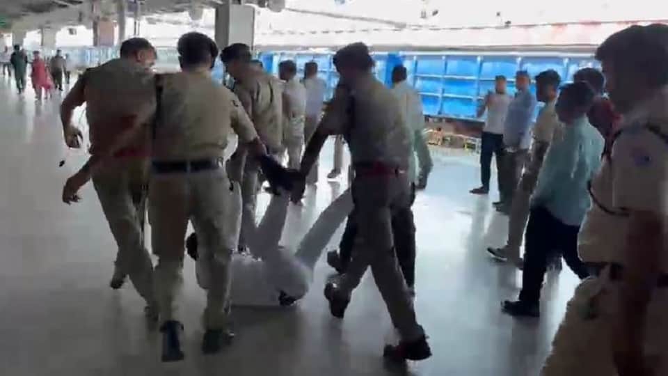 Uproar at Agra Cantt Station RPF personnel assault Deputy SS