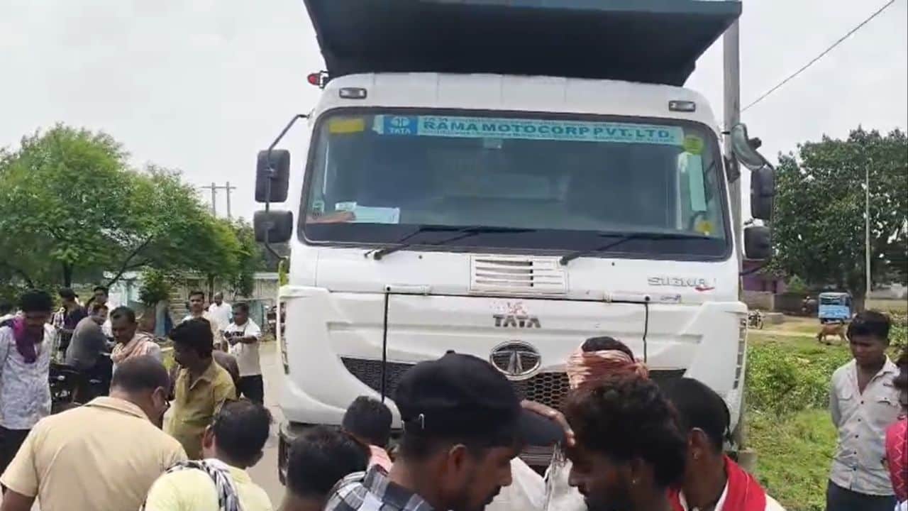 सड़क हादसे में एक की मौत दो घायल