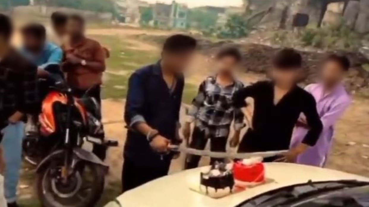 Teenager cuts cake with a sword at the old SP bungalow video goes viral in lakhimpur kheri