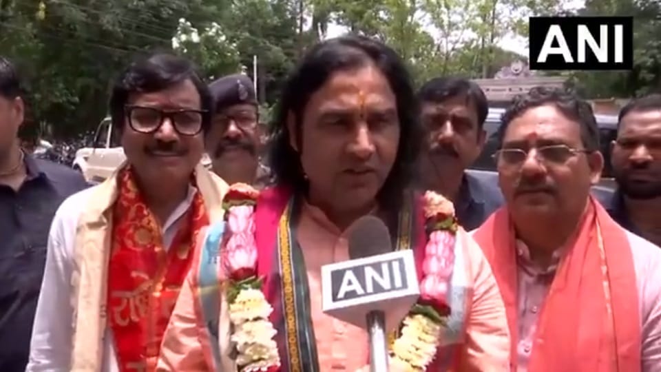 Devkinandan Thakur says temple funds were misused emphasizes sanctity of Amarnath Yatra in Chhattisgarh