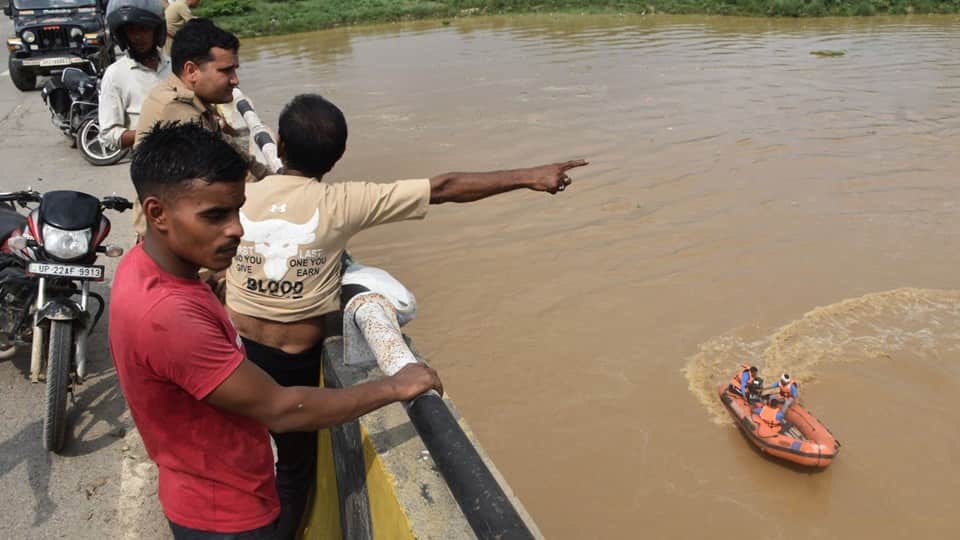 Couple Suicide Tushar wanted to speak to his uncle before jumped into Ramganga River when call went unanswered