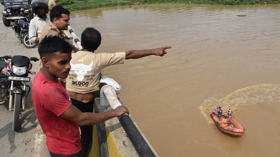 Couple Suicide Tushar wanted to speak to his uncle before jumped into Ramganga River when call went unanswered