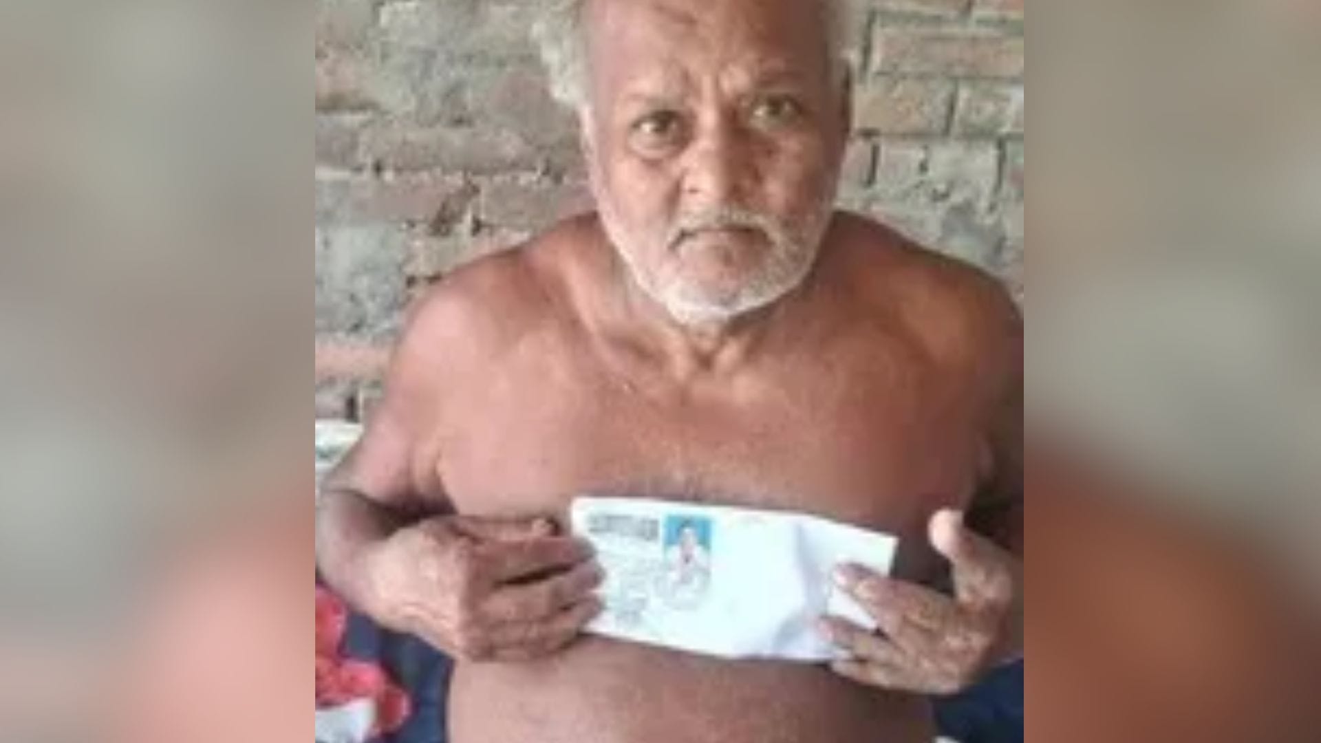 लाभार्थी बुजुर्ग व्यक्ति