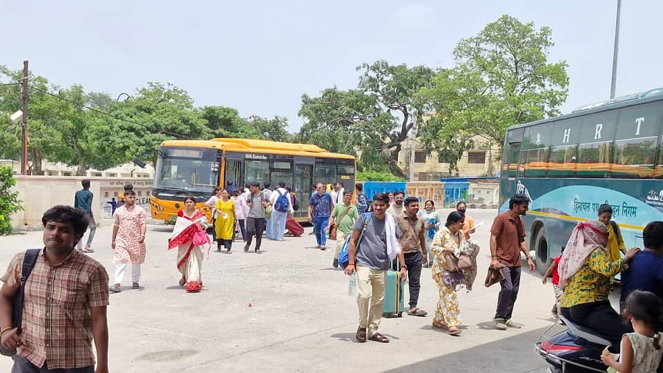 Passengers Suffer as E-Buses Diverted From Mathura Route in Vrindavan