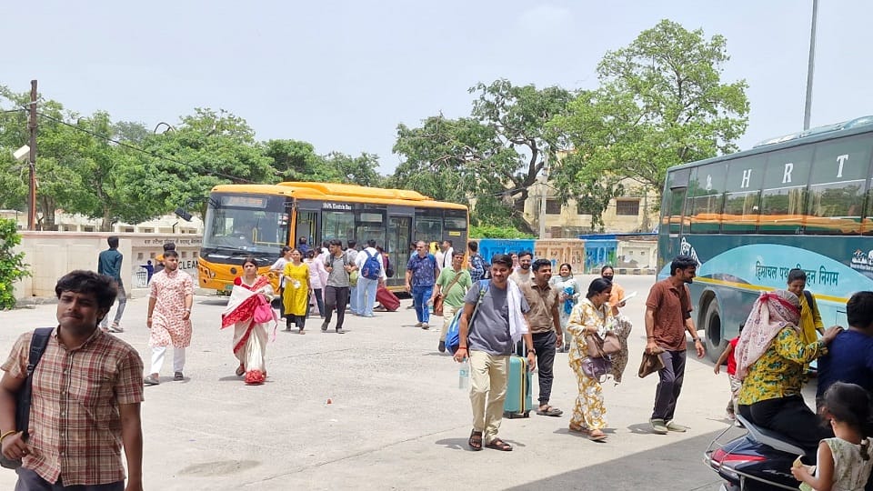 Passengers Suffer as E-Buses Diverted From Mathura Route in Vrindavan