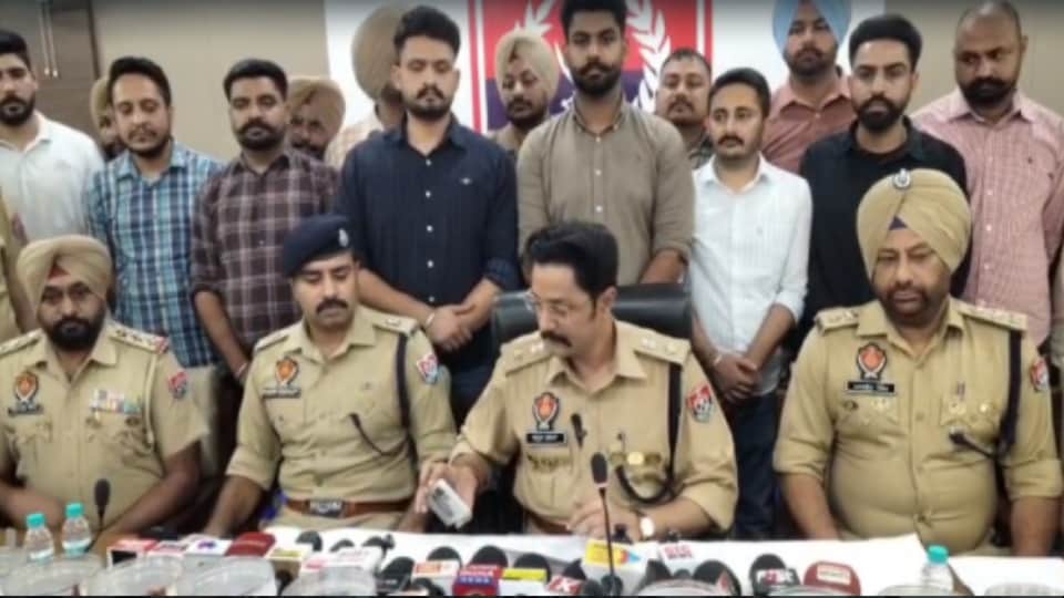 हथियार तस्कर गिरफ्तार
