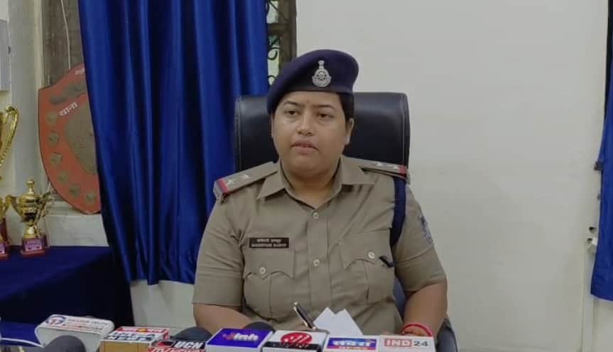 Two women arrested for theft on a train
