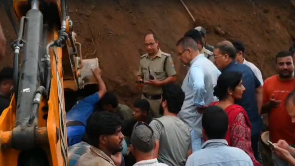 Dehradun News Debris fell during road improvement work near Ghattigola Bridge trapping two workers