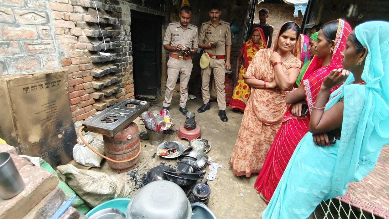 short circuit caused fire in house burning cash jewellery and other household items to ashes in Ghazipur