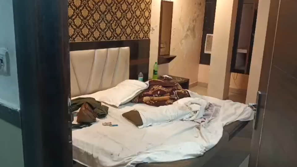 married couple had arrived at the hotel with the intention of taking their own lives