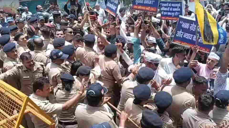 Dehradun News March to Police Headquarters over grade pay demand stopped by barricades scuffle ensues