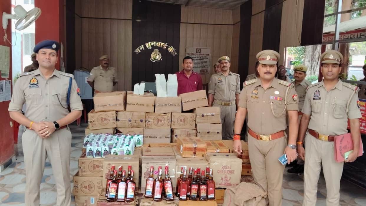 Bhadohi police arrested smuggler with liquor worth ₹11 lakh