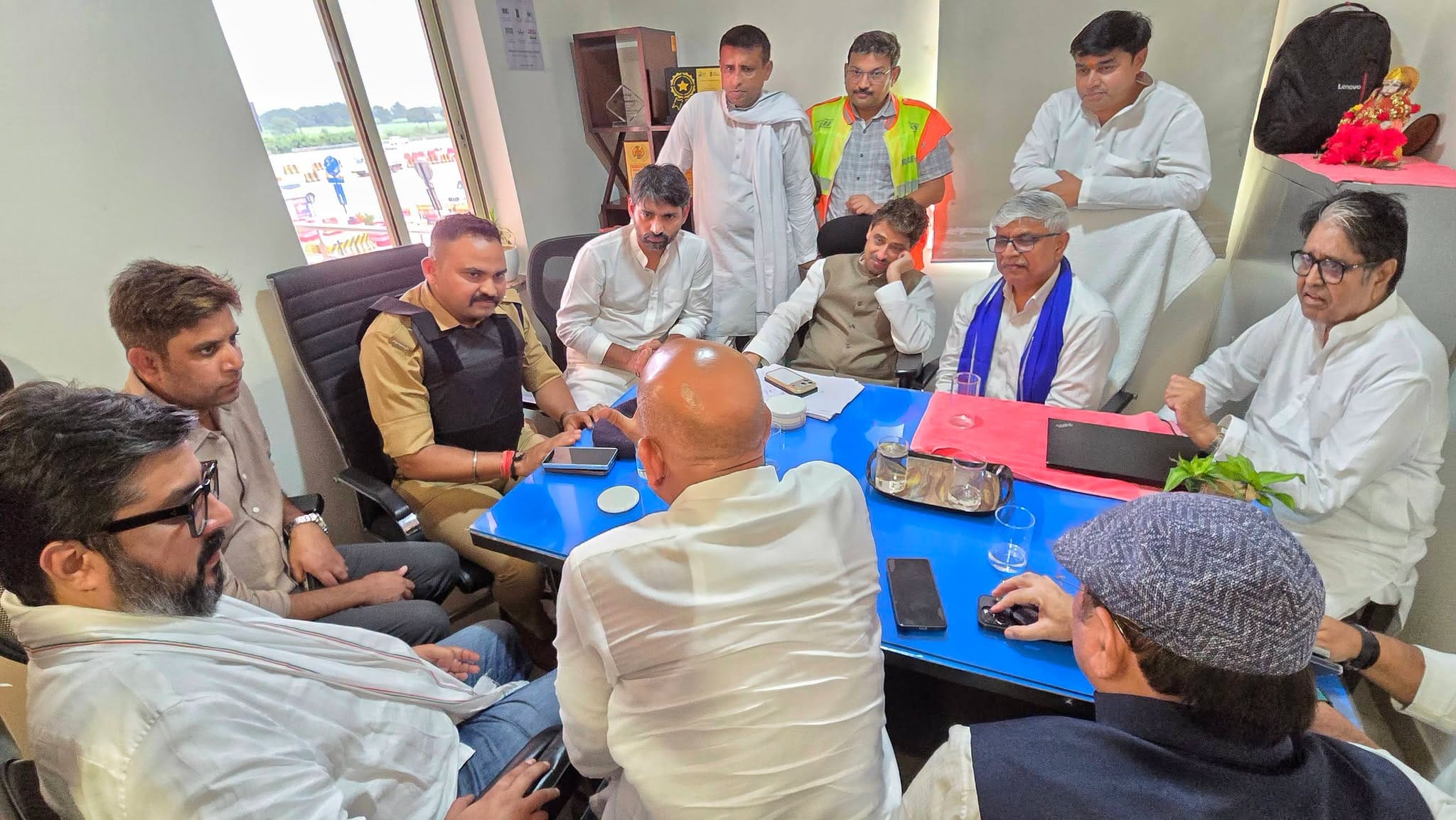 Meerut: Congress Delegation Stopped at Kashi Toll Plaza While Heading to Meet Victim's Family in Meerut