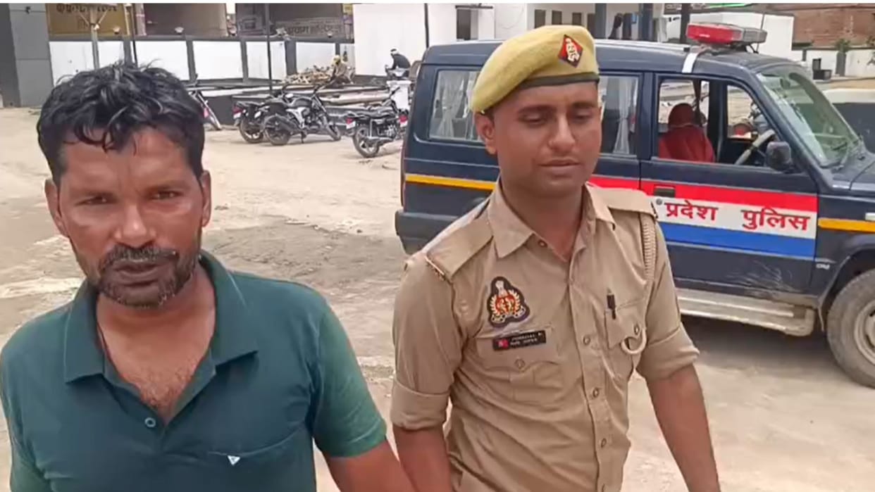 Youth attempts self-immolation in front of DM office police apprehend him in sonbhadra