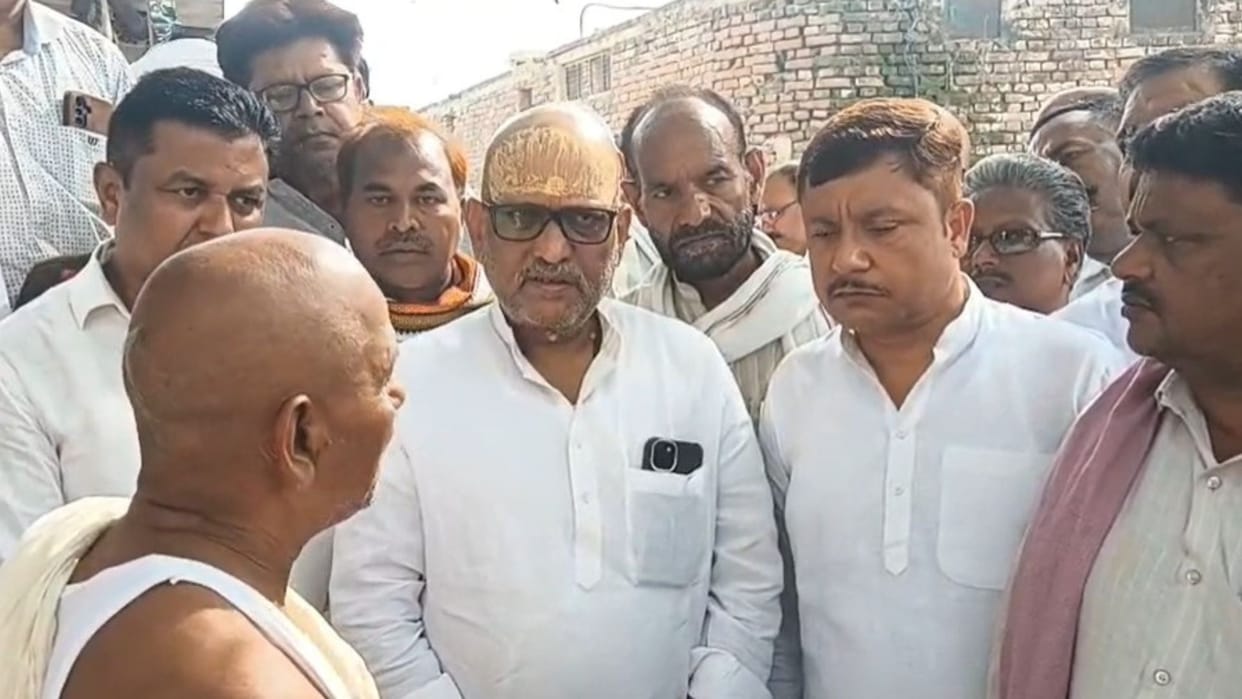 up congress president Ajay Rai met Baldev family demanded one crore compensation and government job in chandau