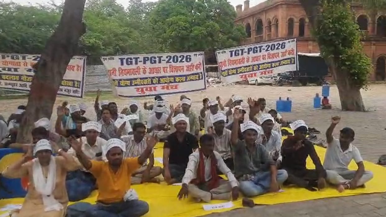 Teacher recruitment aspirants begin protest despite the ban; plan to write a letter to the CM in bl
