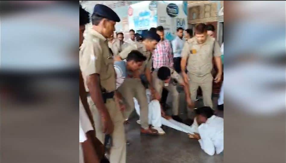 RPF Personnel Thrash Deputy Station Superintendent at Agra Cantt Over Train Halt for Passenger