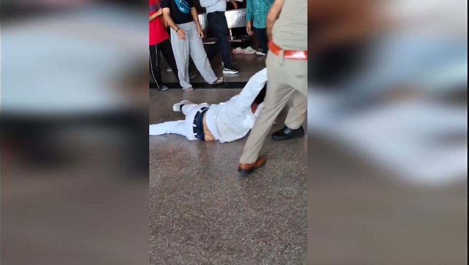 RPF Personnel Thrash Deputy Station Superintendent at Agra Cantt Over Train Halt for Passenger